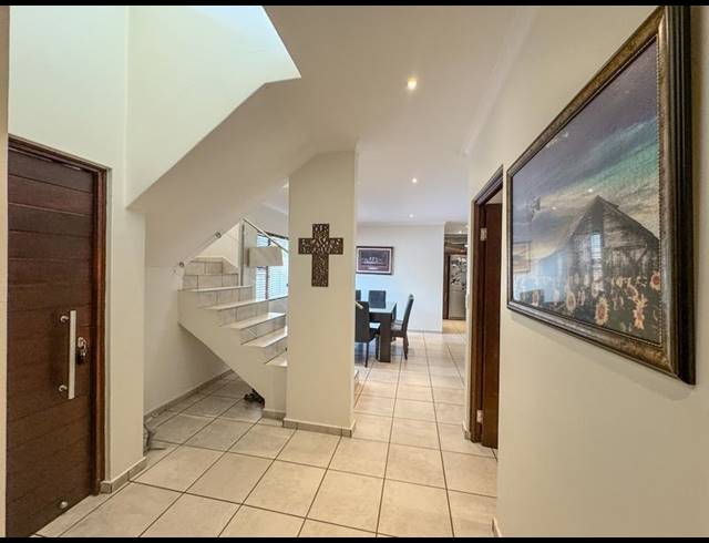 3 BEDROOM CLUSTER FOR SALE IN MIDSTREAM ESTATE
